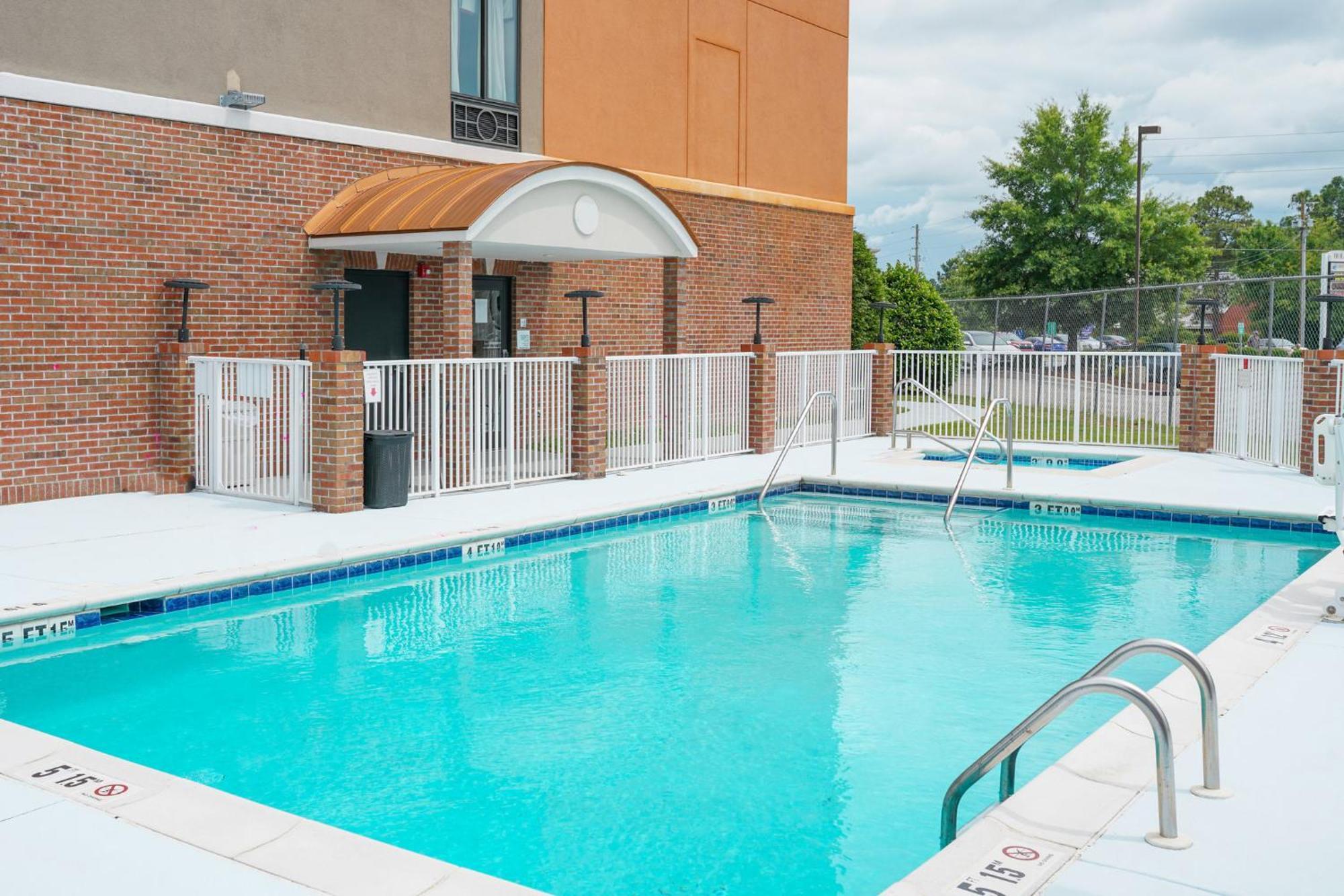 Holiday Inn Express Hotel & Suites Hope Mills-Fayetteville Airport By Ihg Luaran gambar
